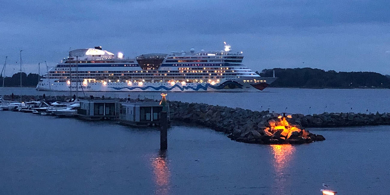 Nachtstimmung auf JanaHausboot